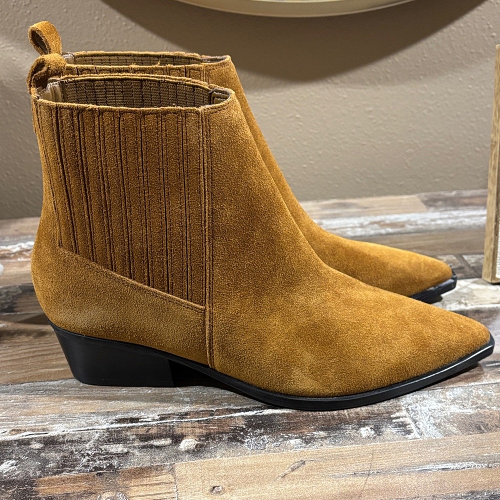 Like New! Marc Fisher Tan Suede Yarita Ankle Booties SZ 6.5 - Picture 7 of 11